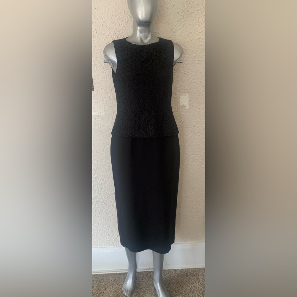 Black Dress 10Petite.

Elegant, classy look for formal wear. Dry clean.